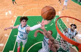 爱游戏APP-关于太狠了！里程碑夜夏洛特黄蜂绝杀压哨Karsa在老鹰比赛中突破纪录，今晚马德里竞技备战社区盾的信息