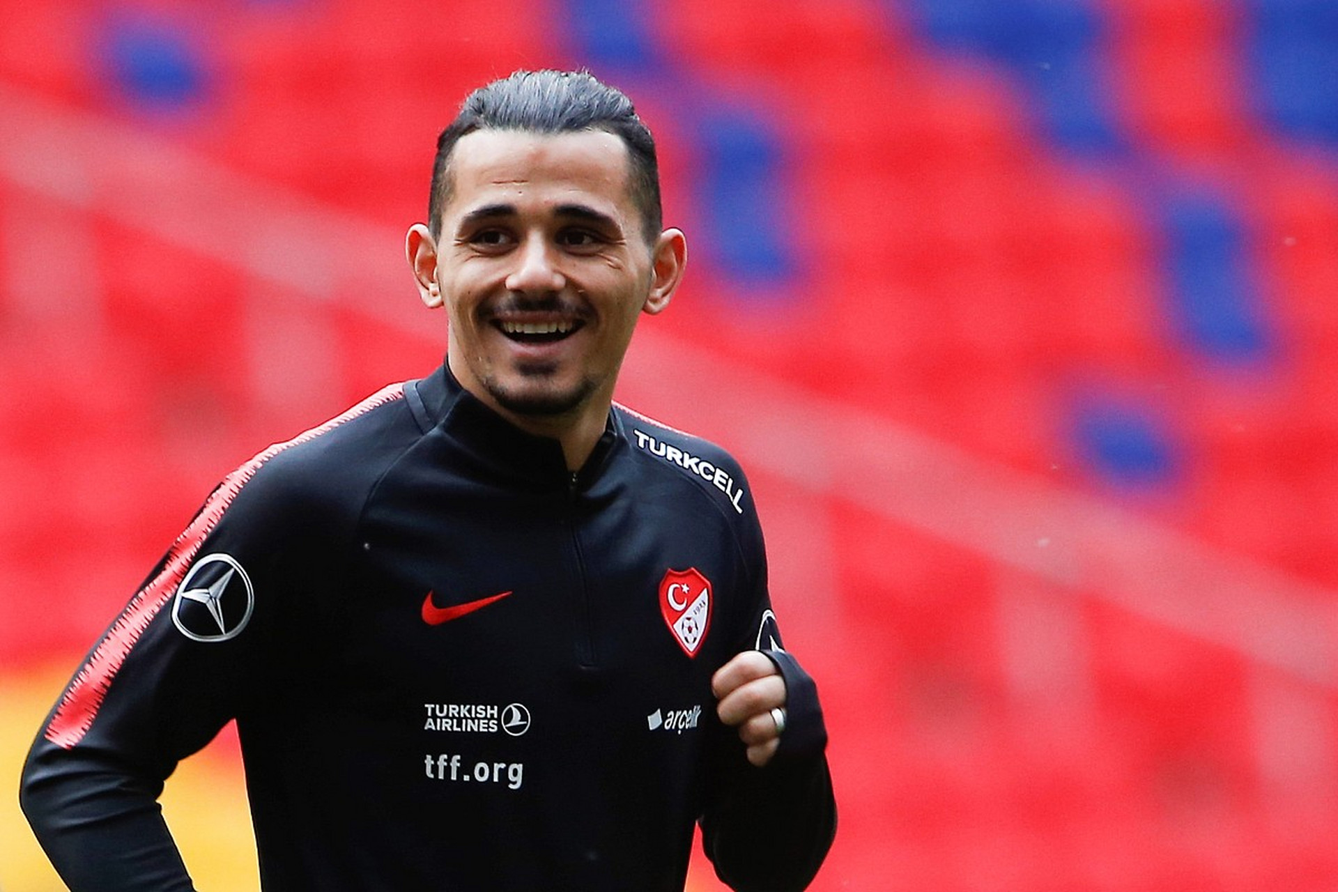 爱游戏官网-这也行？荷甲赛前热度飙升Faker在瑞士队比赛中精彩发挥，勒沃库森防线松动备战荷甲的简单介绍