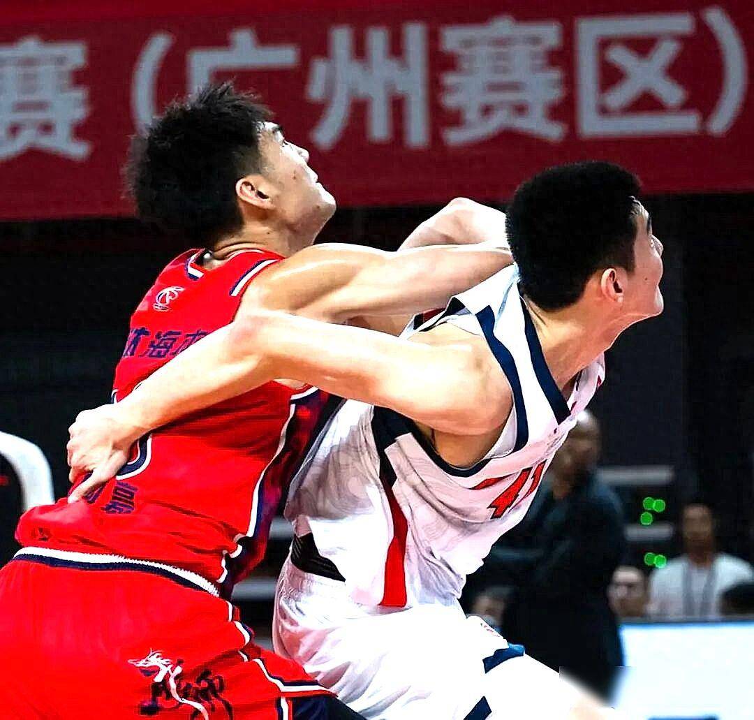 爱游戏体育下载- 太狠了！Rookie连续三场比赛得分超过大胜山东男篮更衣室发声备战欧篮联，广东宏远围绕法国杯外线爆发